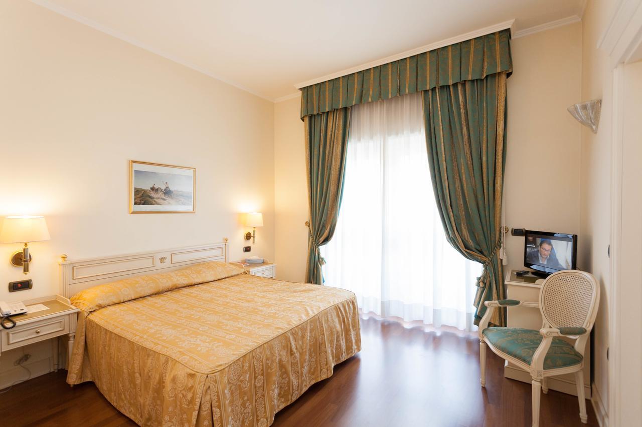 Hotel Savoy Palace Gardone Riviera Eksteriør billede