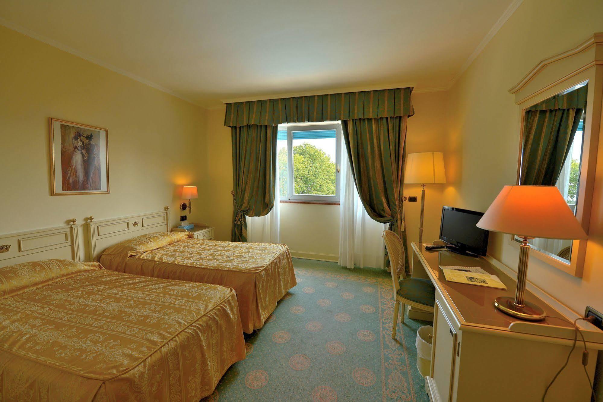 Hotel Savoy Palace Gardone Riviera Eksteriør billede